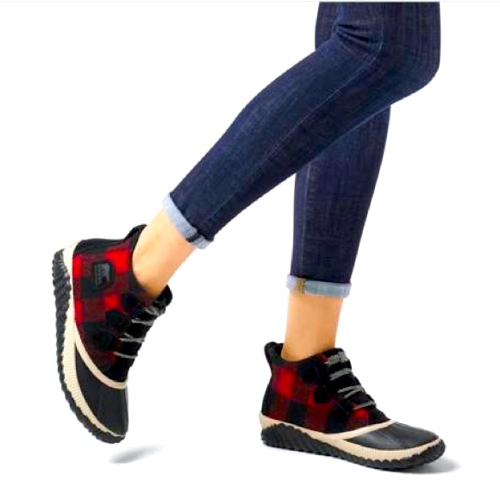 NWOB Sorel In n’ out red black plaid felt booties
